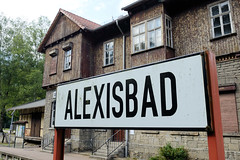 Alexisbad   ist ein Stadtteil der Stadt Harzgerode im Landkreis Harz in Sachsen-Anhalt;    Schild am Bahnhof.