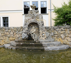 Arnstadt, auch als Bachstadt Arnstadt bezeichnet, ist eine Kreisstadt in  Thüringen;  Neptunbrunnen / Neptungrotte.