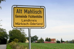 Alt Mahlisch ist ein Ortsteil der Gemeinde Fichtenhöhe im Brandenburger Landkreis Märkisch-Oderland; Schild - Ortsgrenze.