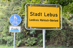 Lebus ist eine Kleinstadt an der Oder  im  Landkreis Märkisch-Oderland in Brandenburg; Ortsschild.