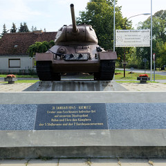 Kienitz ist ein Ort an der Oder im Landkreis Märkisch-Oderland in Brandenburg; Panzerdenkmal - Panzer T-34 der sowjetischen Streitkräfte.
