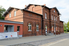 Seelow ist die Kreisstadt des Landkreises Märkisch-Oderland im Bundesland Brandenburg; Bahnhofsgebäude Seelow-Gusow, erbaut 1866.