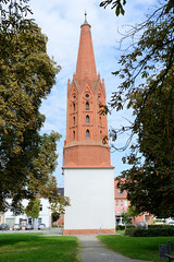 Die Stadt und gleichnamige Gemeinde Letschin   liegt im Oderbruch im Landkreis Märkisch-Oderland im Bundesland Brandenburg; Kirchturm / Schinkelturm.