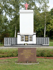 Reitwein ist ein Ort und gleichnamige Gemeinde im Landkreis Märkisch-Oderland im Bundesland Brandenburg; sowjetisches Ehrenmal, Denkmal.