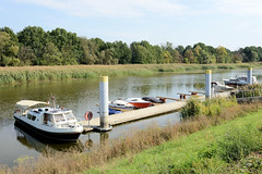 Kienitz ist ein Ort an der Oder im Landkreis Märkisch-Oderland in Brandenburg; Sportboote am Schlengel - Marina.