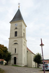 Lebus ist eine Kleinstadt an der Oder  im  Landkreis Märkisch-Oderland in Brandenburg; Stadtpfarrkirche St. Marien.