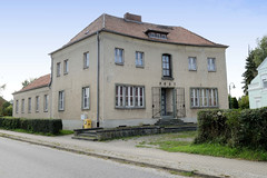 Die Stadt und gleichnamige Gemeinde Letschin   liegt im Oderbruch im Landkreis Märkisch-Oderland im Bundesland Brandenburg; Postgebäude.
