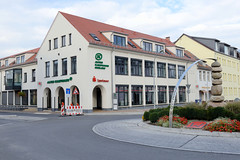 Seelow ist die Kreisstadt des Landkreises Märkisch-Oderland im Bundesland Brandenburg; Kaufhaus, Ernst Thälmann Straße.