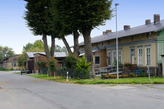Die Stadt und gleichnamige Gemeinde Letschin   liegt im Oderbruch im Landkreis Märkisch-Oderland im Bundesland Brandenburg; Bahnhofsgebäude mit Holzfassade.