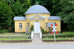 Alexisbad   ist ein Stadtteil der Stadt Harzgerode im Landkreis Harz in Sachsen-Anhalt;    Petruskapelle - 1815 nach einem Entwurf von Karl Friedrich Schinkel errichtet.