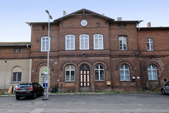 Die Stadt und gleichnamige Gemeinde Letschin   liegt im Oderbruch im Landkreis Märkisch-Oderland im Bundesland Brandenburg; Bahnhof - Empfangsgebäude.