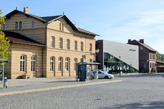 Ludwigsfelde  ist eine Stadt in der Nähe von Berlin und Potsdam im Bundesland Brandenburg;   historischer Bahnhof - Museumsneubau.
