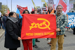 Demonstration Bündnis für soziale Gerechtigkeit am 29.10.22 in Hamburg; Fahne Partido Comunista Colombiano.