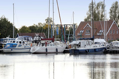 Weener ist eine Kleinstadt in Ostfriesland im Bundesland Niedersachsen;  Hafen mit Sportbooten - Ferienwohnungen.