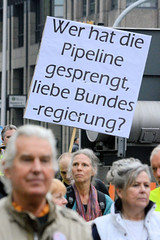 Demonstration - Freunde der Demokratie sagen Nein danke - Frieren, Pleiten, Impfpflicht; wer hat die Pipeline gesprengt?