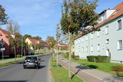 Ludwigsfelde  ist eine Stadt in der Nähe von Berlin und Potsdam im Bundesland Brandenburg; Daimler Siedlung - Wohnhäuser in der Ernst Thälmann Straße.