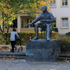 Ludwigsfelde  ist eine Stadt in der Nähe von Berlin und Potsdam im Bundesland Brandenburg; Heine Denkmal im Dichterviertel - errichtet 1956, Bildhauer Waldemar Grzimek.