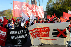 DEMO Aktionsbündnis umverteilen am 12.11.22 in Berlin; Transparent - Wir zahlen nicht für ihre Kriege.