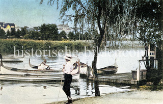 Historisches farbiges Motiv vom Eppendorfer Mühlenteich im Hamburger Stadtteil Eppendorf  - Kanus am Steg. (ca. 1910)