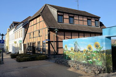 Wandbild, Windmühle mit Sonnenblumen - Fachwerkgebäude am Behrensgang -  Fotos von der Stadt   Grevesmühlen  im Landkreis Nordwestmecklenburg im Bundesland Mecklenburg-Vorpommern.