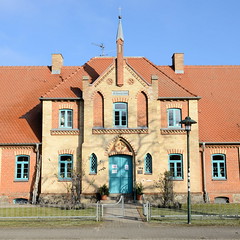 Sankt Georg Stift, eingeweiht 1866  -  Fotos von der Stadt   Grevesmühlen  im Landkreis Nordwestmecklenburg im Bundesland Mecklenburg-Vorpommern.