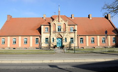 Sankt Georg Stift, eingeweiht 1866  -  Fotos von der Stadt   Grevesmühlen  im Landkreis Nordwestmecklenburg im Bundesland Mecklenburg-Vorpommern.