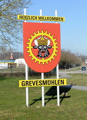 Willkommensschild mit Wappen -  Fotos von der Stadt   Grevesmühlen  im Landkreis Nordwestmecklenburg im Bundesland Mecklenburg-Vorpommern.