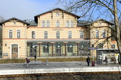 Bahnhofsgebäude, Empfangsgebäude  -  Fotos von der Stadt   Grevesmühlen  im Landkreis Nordwestmecklenburg im Bundesland Mecklenburg-Vorpommern.