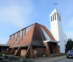 Katholische Niels-Stensen Kirche, geweiht 1991 - Entwurf Rolf Meyer;   Fotos von der Stadt   Grevesmühlen  im Landkreis Nordwestmecklenburg im Bundesland Mecklenburg-Vorpommern.