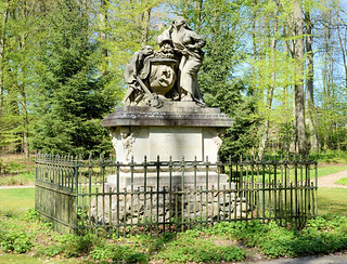 Denkmal Herzog Friedrich der Fromme - Bildhauer Rudolph Kaplunger 1790; - Fotos aus der Stadt Ludwigslust im Landkreis Ludwigslust-Parchim in Mecklenburg-Vorpommern.