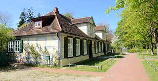 Fachwerkhaus mit Zwerchgiebel am Schloss - Fotos aus der Stadt Ludwigslust im Landkreis Ludwigslust-Parchim in Mecklenburg-Vorpommern.