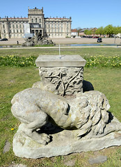 Sonnenuhr von Rudolph Kaplunger auf der Schlosswiese   - Fotos aus der Stadt Ludwigslust im Landkreis Ludwigslust-Parchim in Mecklenburg-Vorpommern.