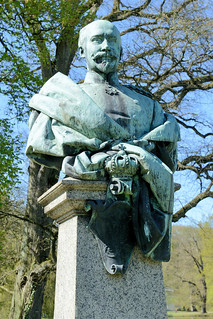 Denkmal des Großherzogs Friedrich Franz III. von Mecklenburg-Schwerin im Schlosspark,  Bildhauer Hugo Berwald    - Fotos aus der Stadt Ludwigslust im Landkreis Ludwigslust-Parchim in Mecklenburg-Vorpommern.