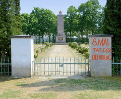 Sowjetischer Ehrenfriedhof  -  Fotos von der Stadt Lychen im Landkreis Uckermark in Brandenburg.