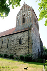 Evangelische Stadtkirche Sankt Johannes, Granit-Feldsteinbau in frühgotischen Stil;   -  Fotos von der Stadt Lychen im Landkreis Uckermark in Brandenburg.