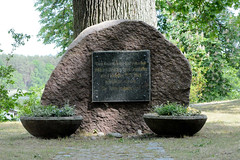 Gedenkstein an den ehem. jüdischen Friedhof   -  Fotos von der Stadt Lychen im Landkreis Uckermark in Brandenburg.