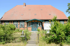 Pfarrhaus mit überdachtem Eingang - Fotos von Alt Brenz, Ortsteil der Gemeinde Brenz  im Landkreis Ludwigslust-Parchim in Mecklenburg-Vorpommern.