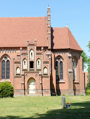 Dorfkirche, neogotischer Baustil - Fotos von Alt Brenz, Ortsteil der Gemeinde Brenz  im Landkreis Ludwigslust-Parchim in Mecklenburg-Vorpommern.