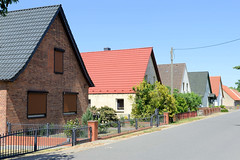 Giebelständige Wohnhäuser mit Satteldach  - Fotos von Alt Brenz, Ortsteil der Gemeinde Brenz  im Landkreis Ludwigslust-Parchim in Mecklenburg-Vorpommern.