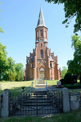 Dorfkirche, neogotischer Baustil   - Fotos von Alt Brenz, Ortsteil der Gemeinde Brenz  im Landkreis Ludwigslust-Parchim in Mecklenburg-Vorpommern.