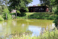 Alte Hafenanlage bei der Bardowicker Schleuse, Holzdalben - Fotos von Bardowick, Ort  im Landkreis Lüneburg in Niedersachsen.