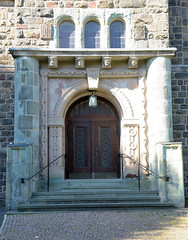 Eingang der Erlöserkirche  - Fotos von Attendorn, Hansestadt im Kreis Olpe in Nordrhein-Westfalen.