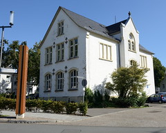 Denkmalgeschützte Speckschule am  Nordwall, Mittelrisalit mit Zwerchgiebel - Fotos von Attendorn, Hansestadt im Kreis Olpe in Nordrhein-Westfalen.