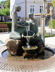 Brunnen am Klosterplatz - Fotos von Attendorn, Hansestadt im Kreis Olpe in Nordrhein-Westfalen.