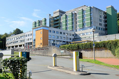 Krankenhausarchitektur, Auffahrt an der Hansastraße - Fotos von Attendorn, Hansestadt im Kreis Olpe in Nordrhein-Westfalen.