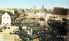 Ansicht der Spree beim Mühlendamm, Fischkästen und Fischerboote (ca. 1878) - historische Motive von Berlin.