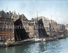 Segelschiffe, Tjalken - Wattensegler am Kai vom Ratsdelft, Pferdekarren am Ufer;  historische Bilder von Emden - Stadt in Niedersachsen, Ostfriesland.