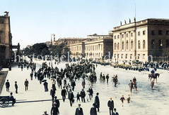 Schaulustige / Passanten, Schlosswache Unter den Linden -  historische Motive von Berlin.