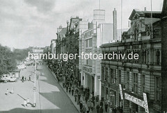 Altes Foto vom Spielbudenplatz auf Hamburg St. Pauli - re. Veranstaltungsgebäude Zillertal, Kino und Theater. - Kinos in der Hansestadt Hamburg.