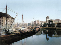 Lastkähne am Ufer der Spree, Blick zur Frauenklinik (ca. 1890) - historische Motive von Berlin